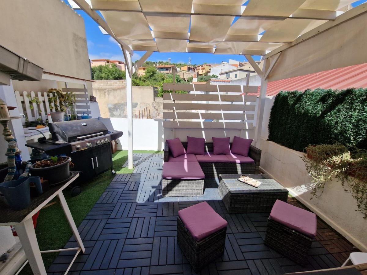 Appartamento Nella Piazza Centrale, Con Terrazza SantʼAntìoco Extérieur photo